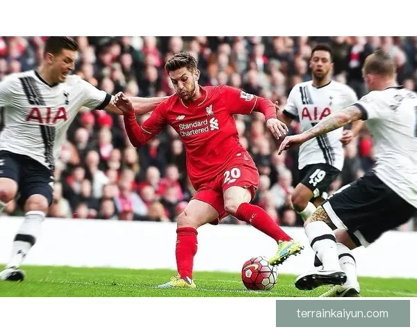 亚当·拉拉纳重返英超，助推球队新赛季目标备受期待