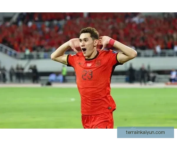 诺伊尔后场组织能力持续提升，助力球队稳定防线表现。